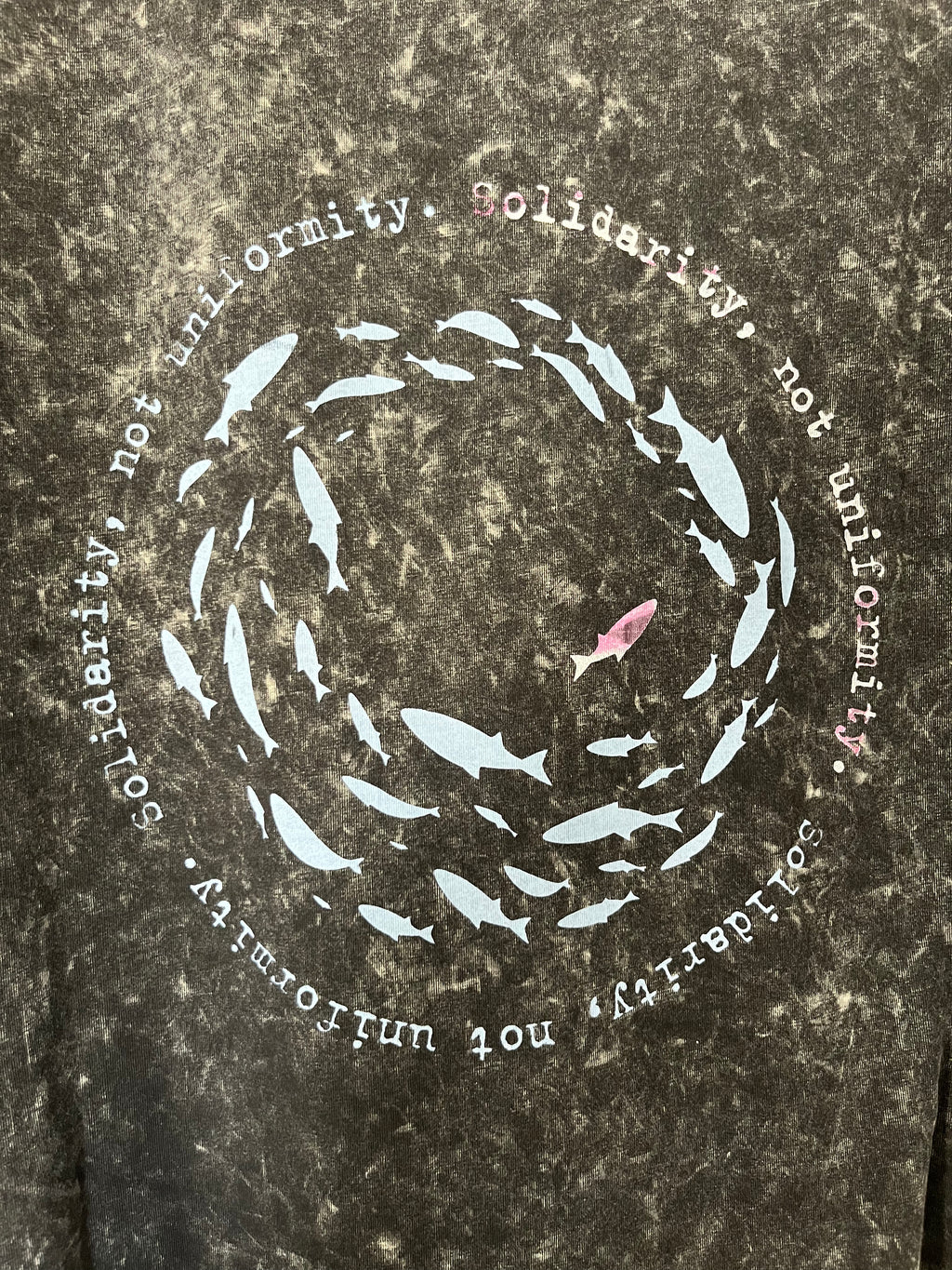 T-shirt Fischschwarm