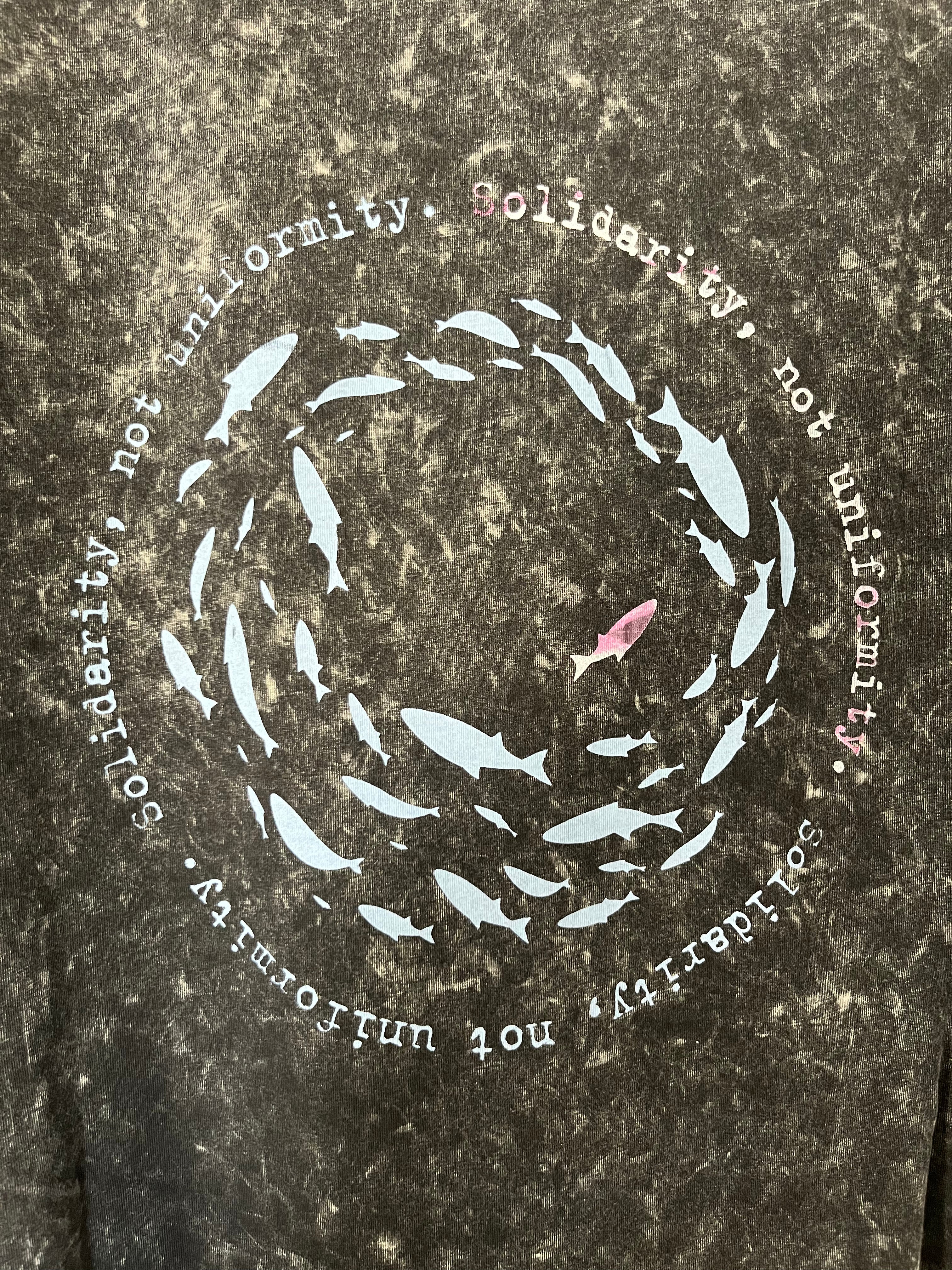 T-shirt Fischschwarm