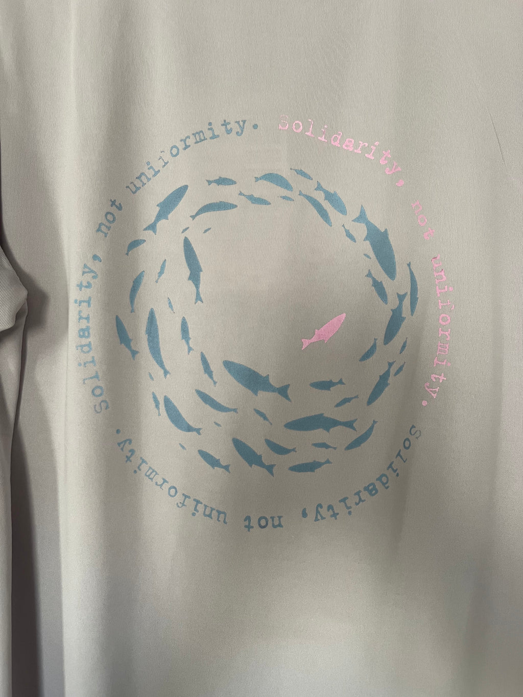 T-shirt Fischschwarm