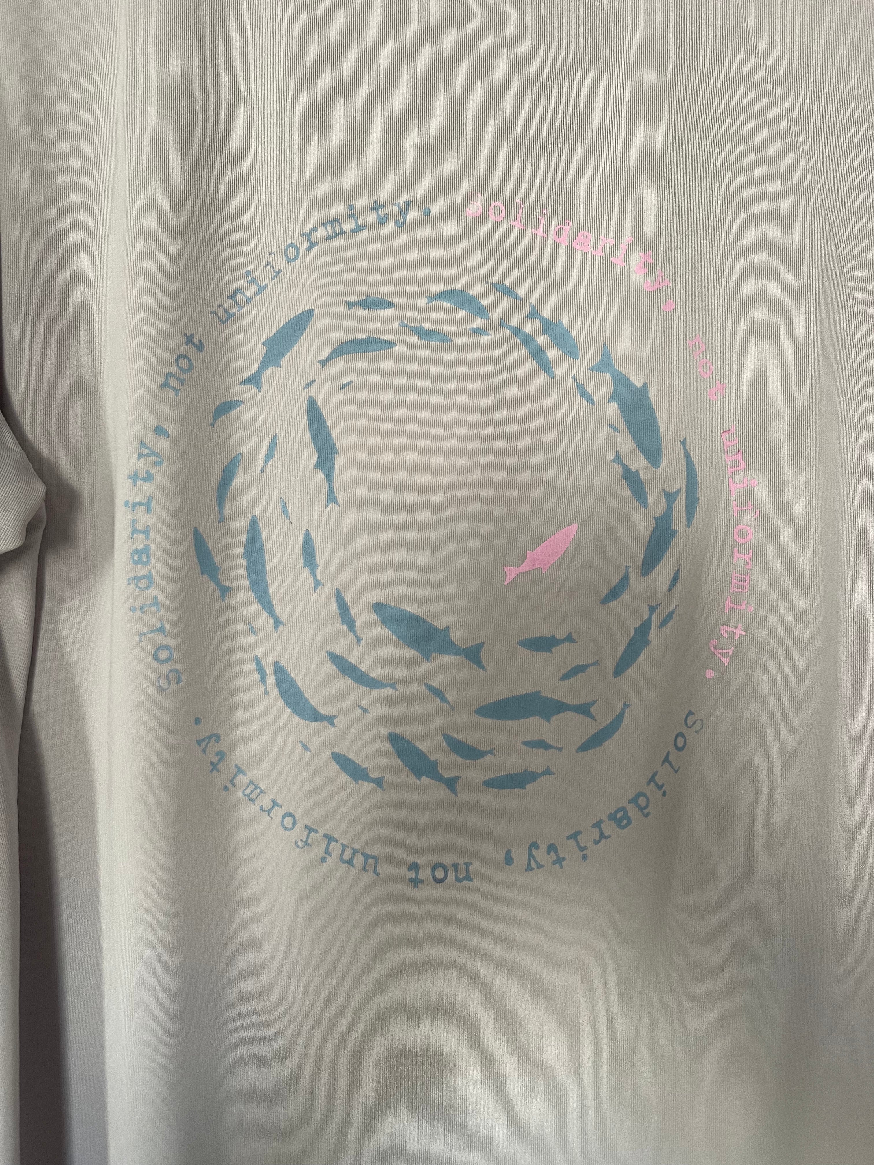 T-shirt Fischschwarm