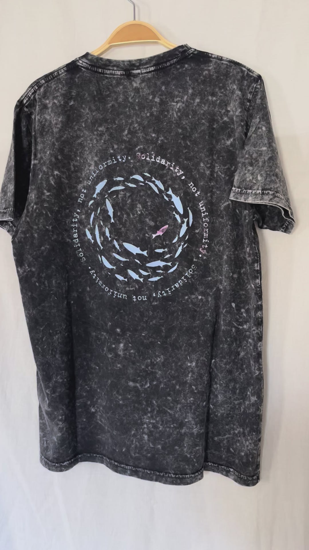 T-shirt Fischschwarm