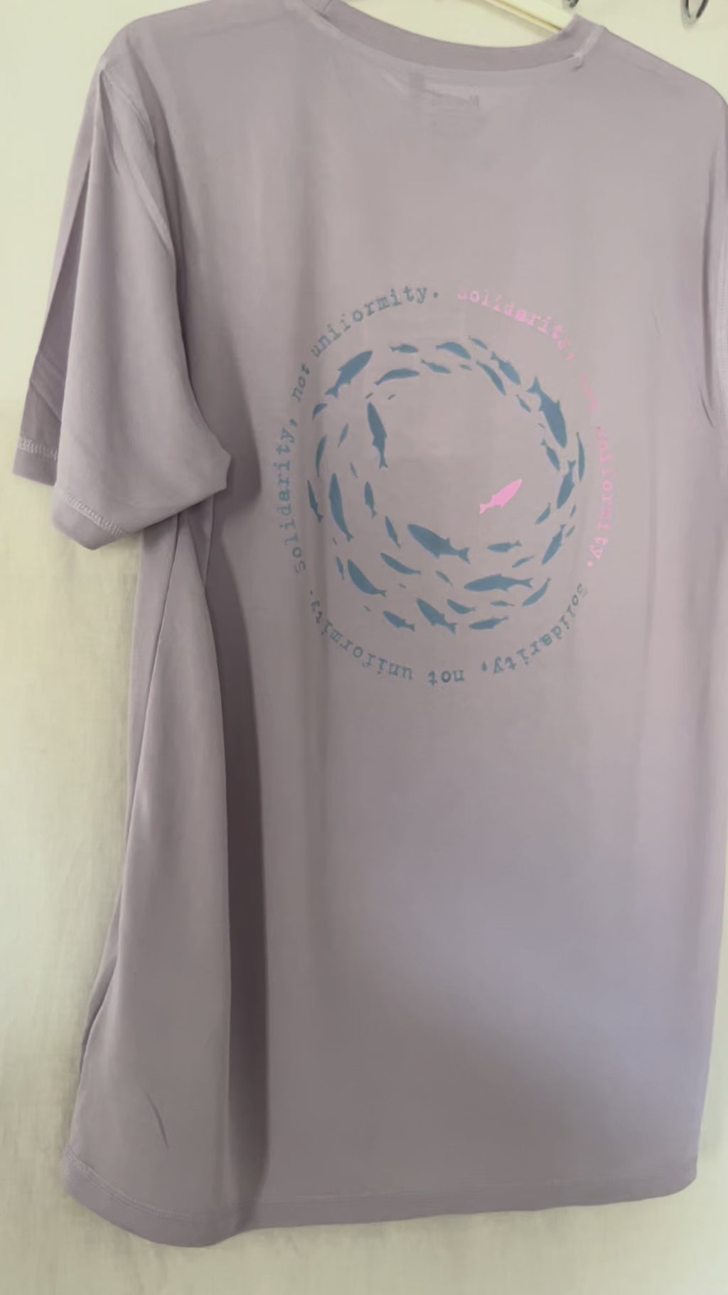 T-shirt Fischschwarm